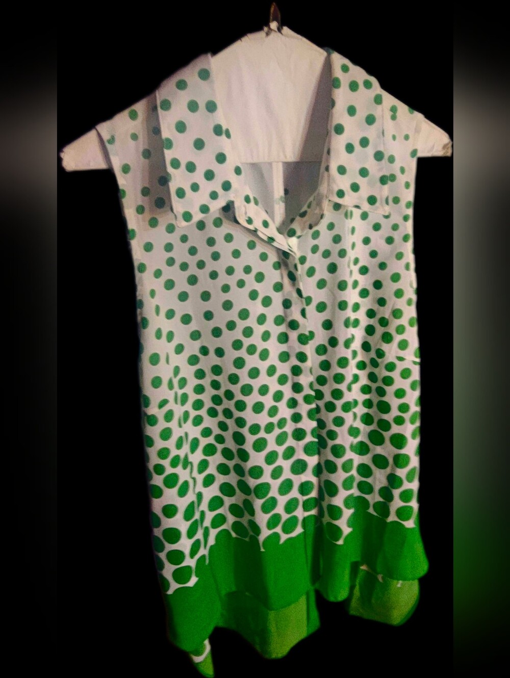 Milano White and Green Polka Dot Sleeveless , High Low Top ~ NWOT👍